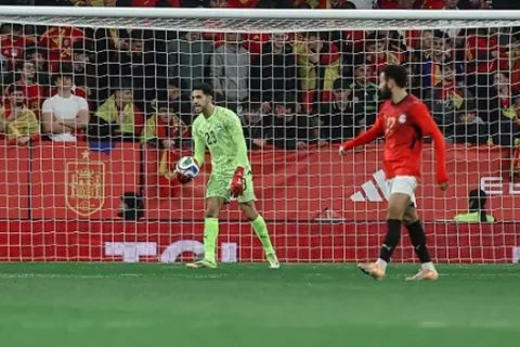 جدار لا يُمكن تجاوزه.. ماذا قدم مصطفى شوبير مع منتخب مصر أمام إسبانيا؟